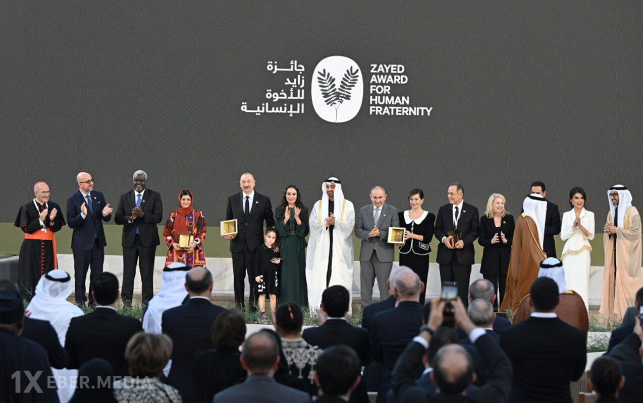 Prezidentin qızı və nəvəsi ilə qatıldığı mərasimdən - Fotolar