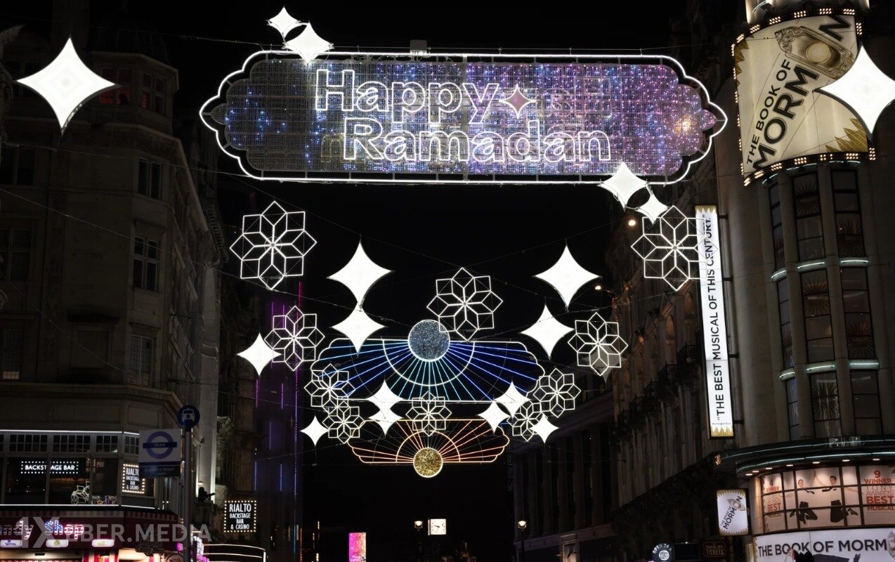 Londonun məşhur küçəsi Ramazana görə bəzədildi - Video