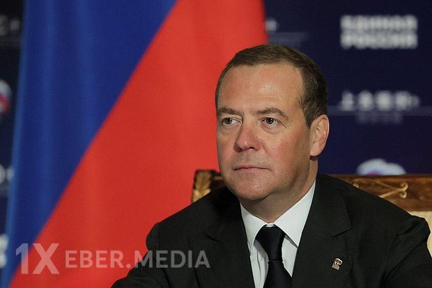 Medvedev Yeni START Müqaviləsinin müddətinin bitməsinə bir şəkil və "Taxt Oyunları"ndan bir ifadə ilə cavab verdi