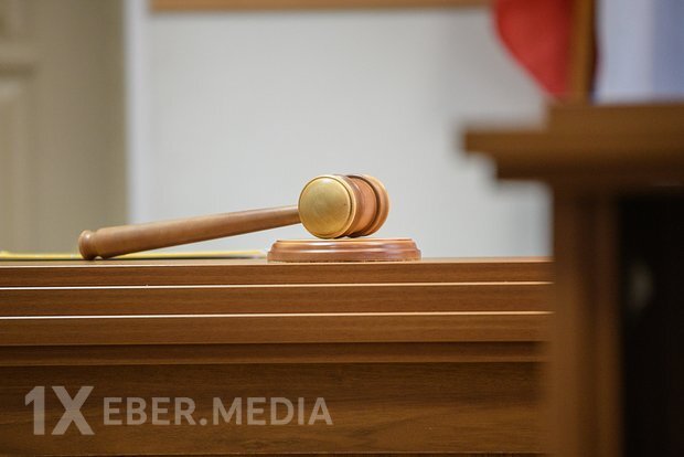 Rusiyalı kişi başına şifer parçası düşdüyü üçün məhkəmədə yüz minlərlə rubl qazanıb