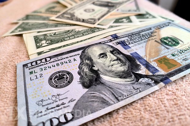 Rusiyalı hakim dollar biznesində uğur qazanıb