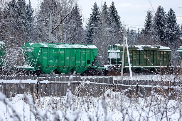 Rusiyanın bir bölgəsində onlarla yük qatarı vaqonu relsdən çıxıb