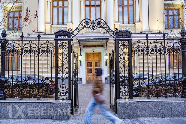Rusiya Bankı dolların məzənnəsini aşağı saldı