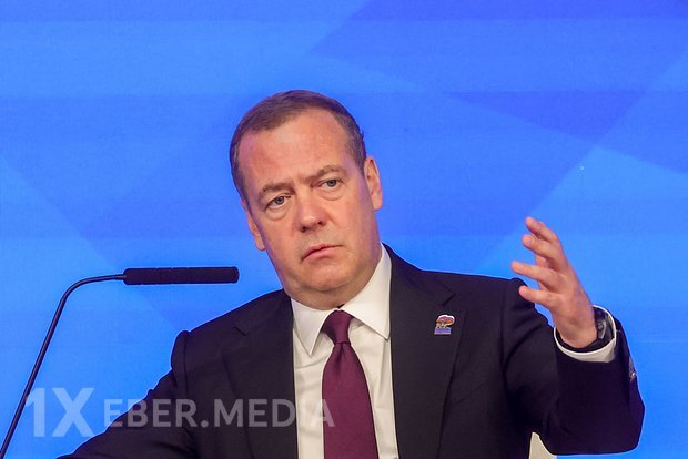 Medvedev Rusiyanın Şimal-Şərq Hərbi Dairəsindəki qələbəsindən danışıb