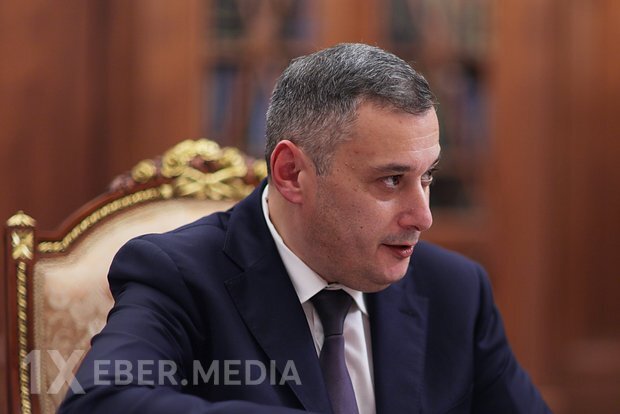 Avtomobil qəzasına düşən Xinşteyn mənzilindəki bir otağı xəstəxana palatasına çevirib