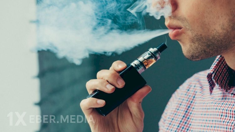 Küçədə elektron siqaret çəkənlər CƏRİMƏLƏNƏCƏK