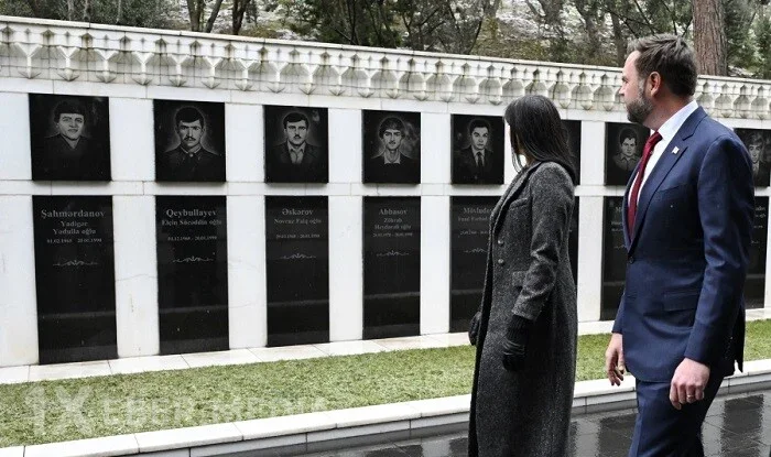 Vensin Şəhidlər xiyabanını ziyarət etməsi bunun ifadəsidir