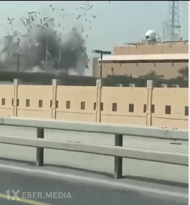 İranın Bəhreynin Manama şəhərindəki ABŞ Hərbi Dəniz Qüvvələrinin obyektinə raket zərbəsi endirdiyi anlar-VİDEO