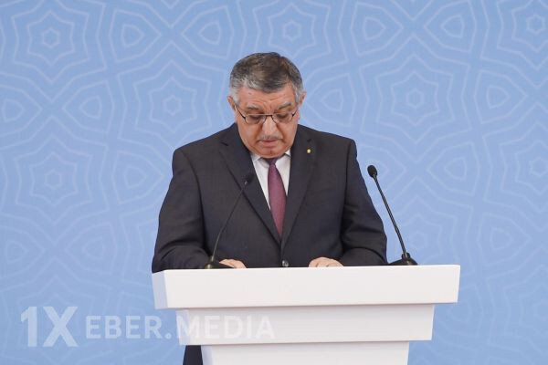 İcra başçısı internetə   20 min , benzinə 27 min manat ödəyib