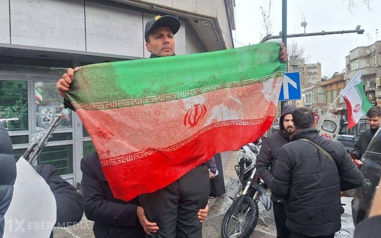 Tehrandakı yürüş iştirakçılarına bomba atıldı - Ölən var