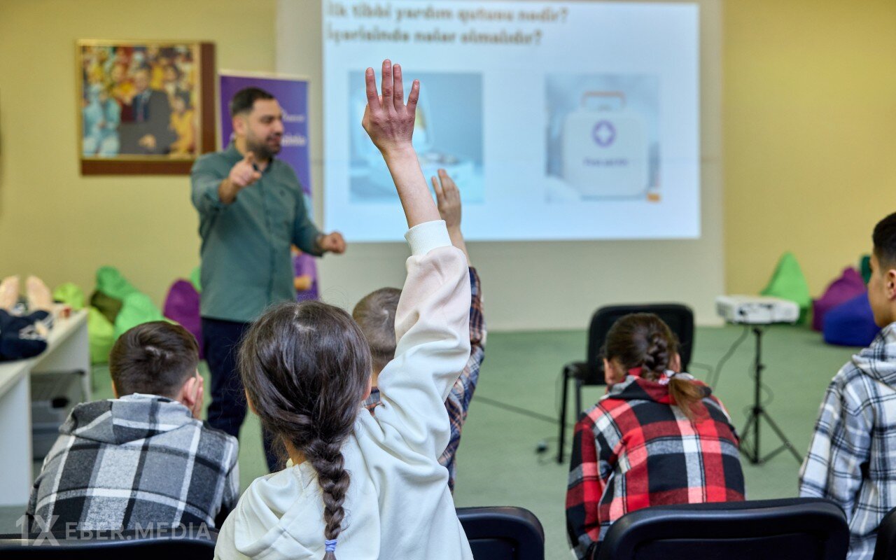 "Gələcək sizinlə başlayır! – öyrən, böyü, paylaş" - "Azercell"dən nümunəvi addım