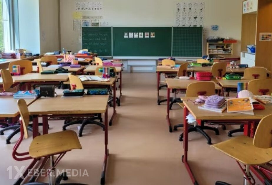 Fransada müəllimlər iş yerlərinin ixtisarına və siniflərin bağlanmasına etiraz edəcəklər