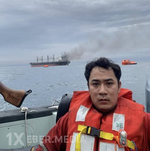 Malayziyalı dənizçi Hörmüz boğazında yanan gəminin fonunda selfi çəkib