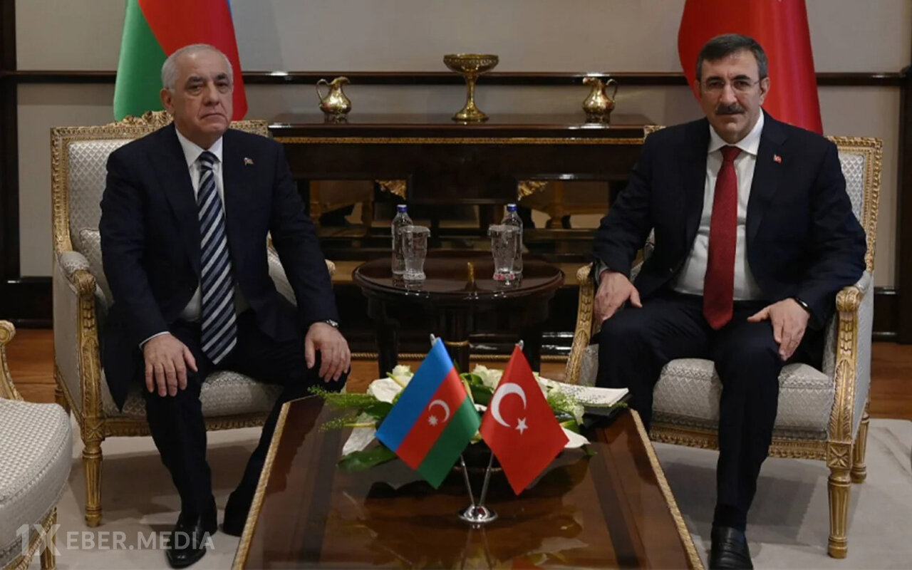 Əli Əsədovla Cevdet Yılmaz bölgədəki vəziyyəti müzakirə etdi