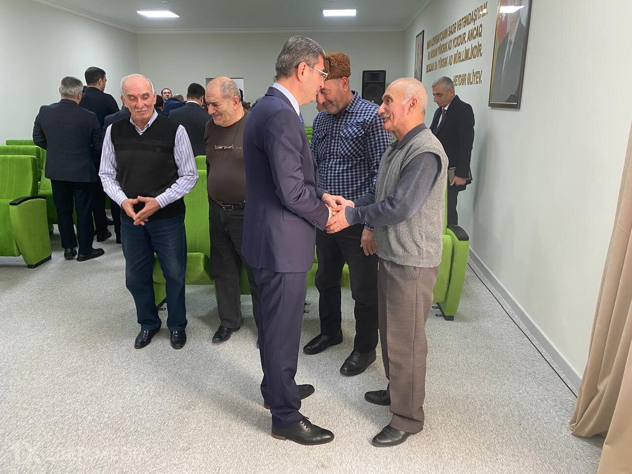 Elşən Salahov Zirə sakinləri ilə görüşdü