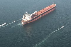 İran konteyner gəmilərinin Hörmüz boğazından keçməsinə mane oldu