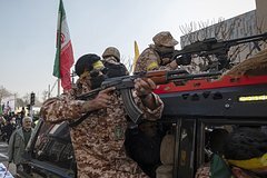 "Biz onların sahillərinə çatacağıq." İran qonşu ölkələrə qarşı quru əməliyyatları ilə hədələyib