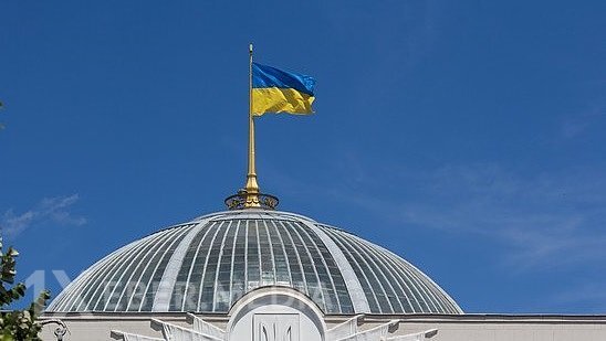 Ukraynada teatr tamaşaçılarından biri rus dilində danışdığına görə isterikaya düşüb