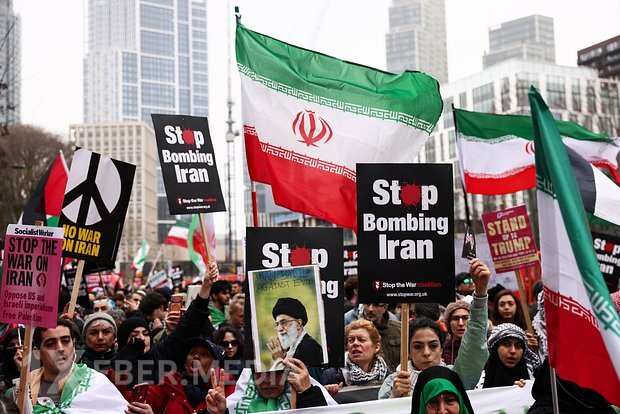 İrana hücumlardan sonra minlərlə insan London küçələrinə çıxdı