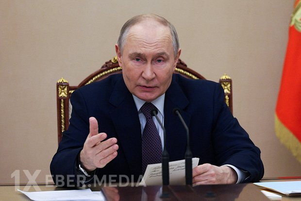 Putinin İkinci Dünya Müharibəsini başa çatdırmaq üçün mümkün iki addımlı strategiyası təsvir olunur