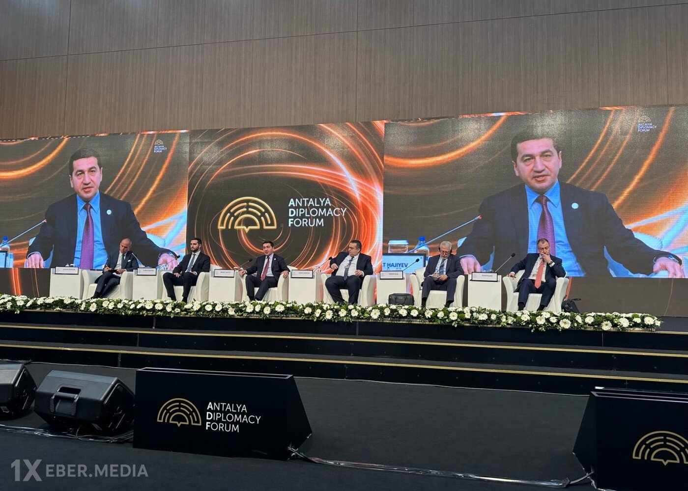 Hikmət Hacıyev: Genişmiqyaslı layihələrə Ermənistanın tranzit ölkə kimi qoşulması mümkündür