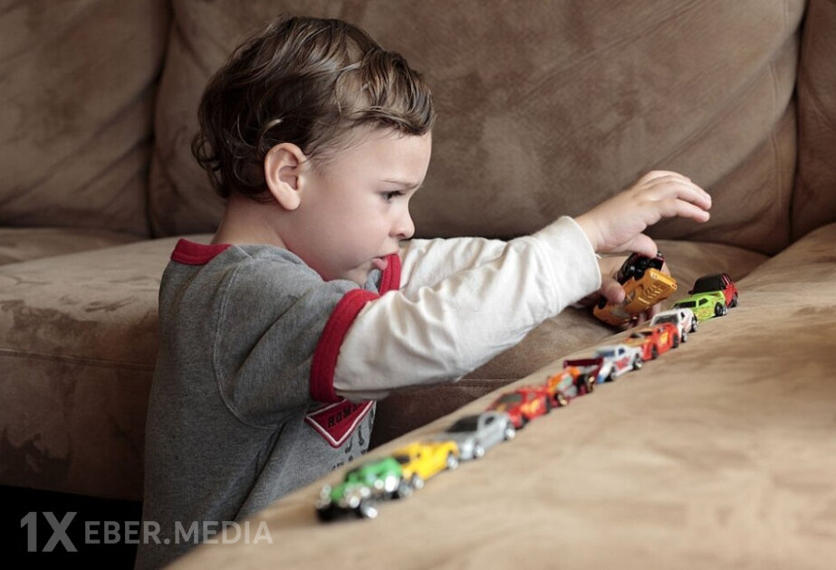 ÜST: Dünyada hər 127 nəfərdən birində autizm spektr pozuntusu aşkarlanır