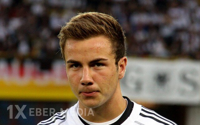 Dünya çempionu Bundesliqa klubunda qalacaq