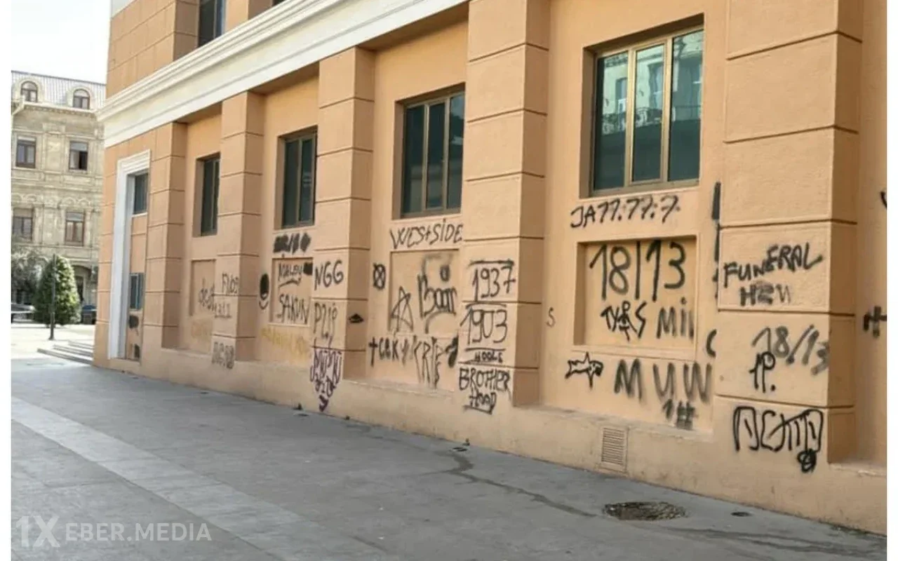 "Gənclər özləri də dərk etmədən tarixi abidəyə ziyan vurublar" - AÇIQLAMA