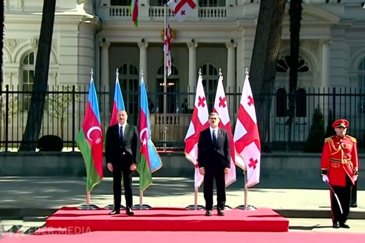 Prezidentin Tbilisidə rəsmi qarşılanma mərasimi keçirilir