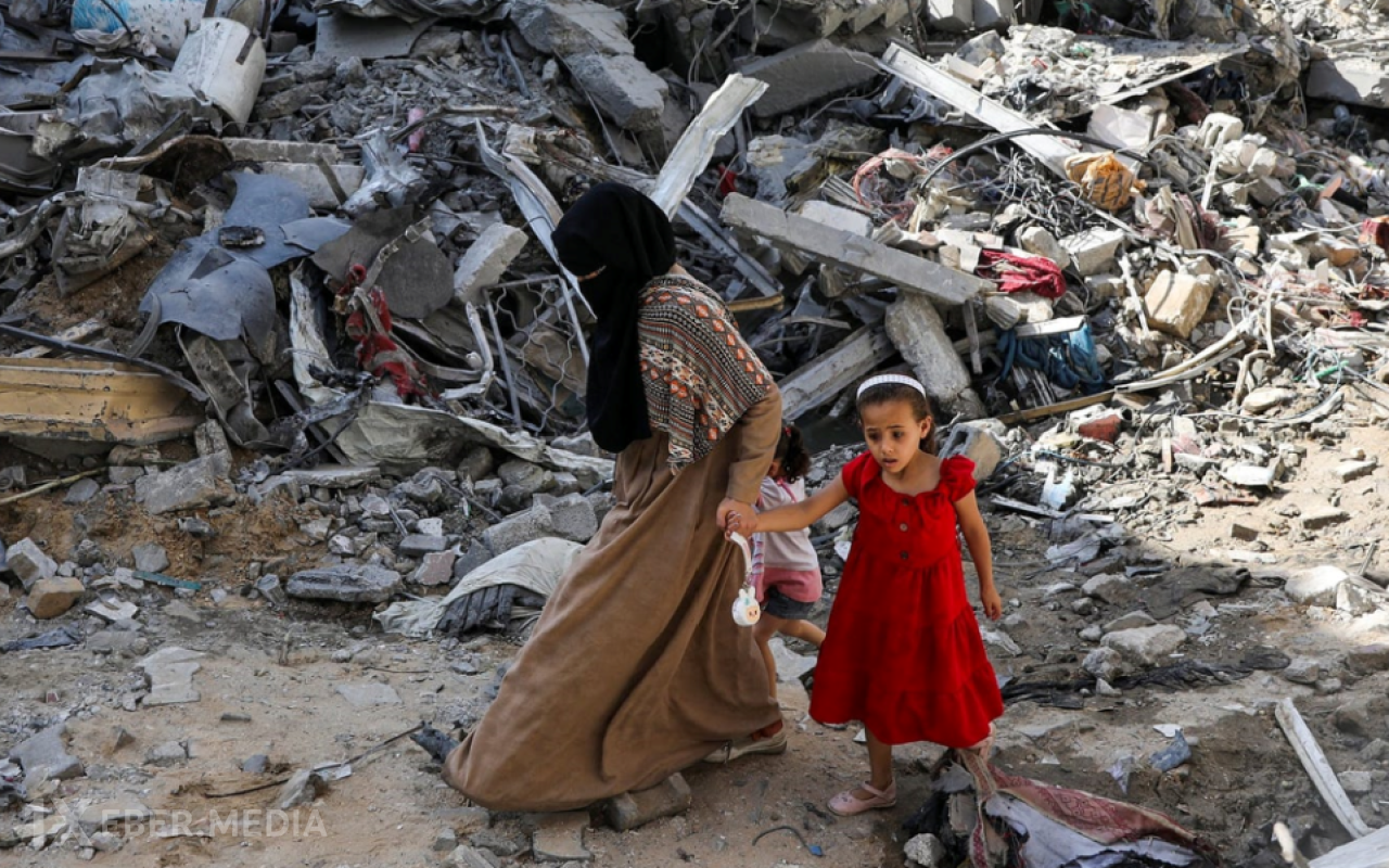 İran insanları vurula biləcək yerlərə toplayır - Rejim canlı qalxan yaradır?