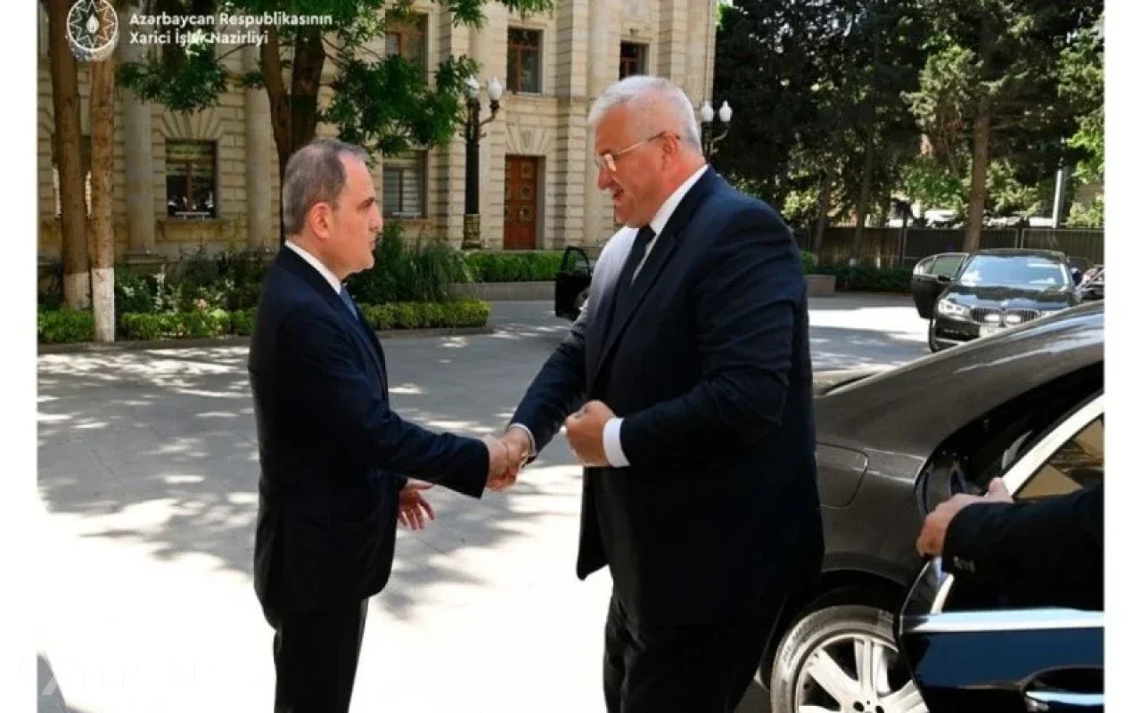 Sibiqa Ceyhun Bayramovla müzakirə apardı