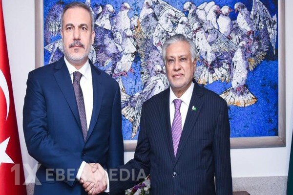 Hakan Fidan pakistanlı həmkarı ilə müzakirə apardı