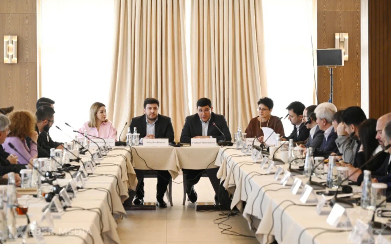 Azərbaycan və Ermənistan nümayəndələri dəyirmi masada - YENİLƏNİB