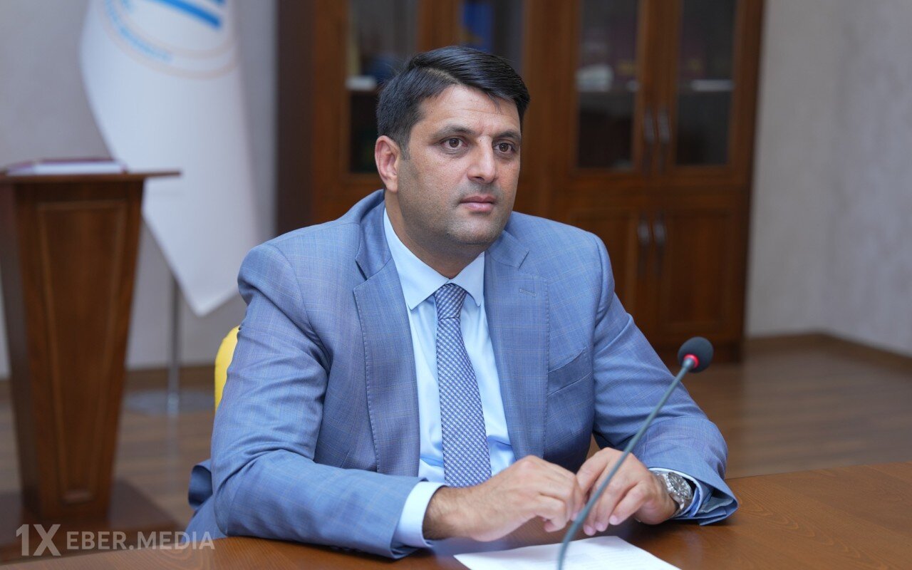 Rektor fəlsəfə doktorunu müdir təyin etdi - FOTO