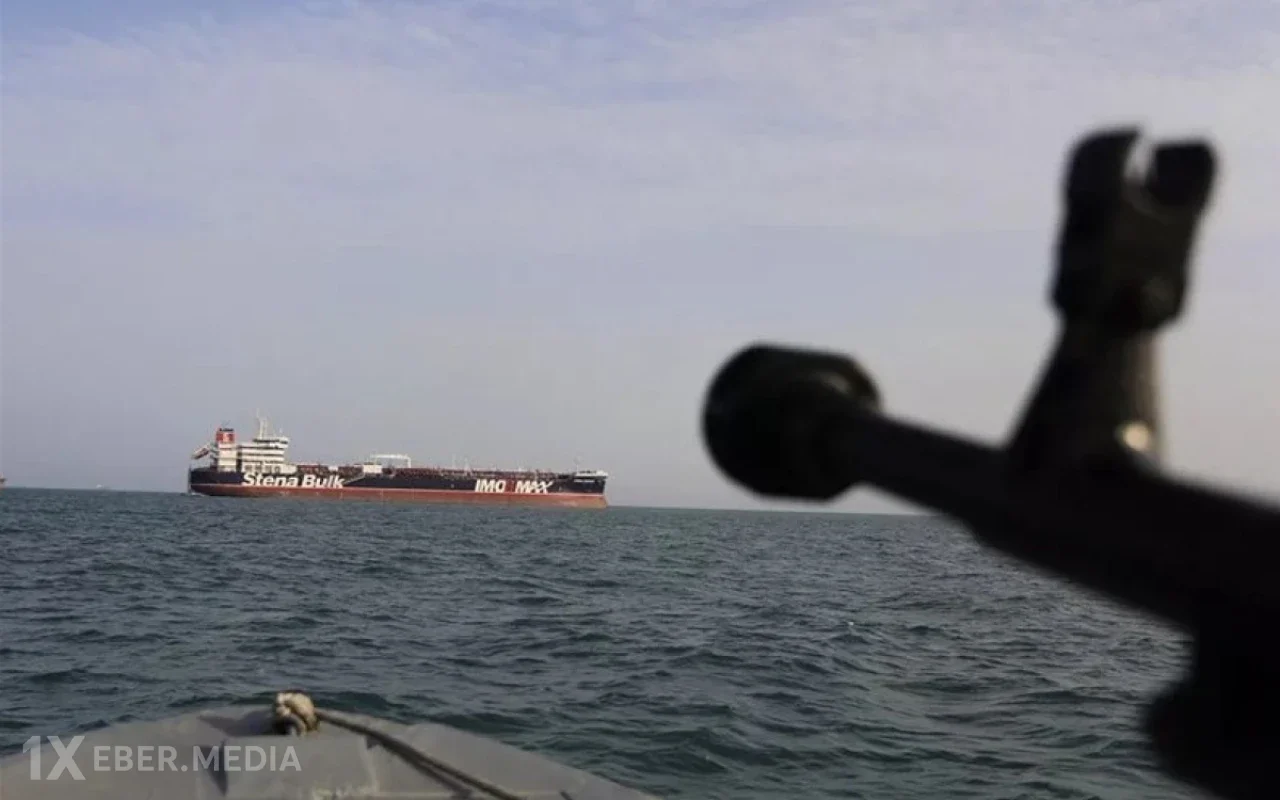 Hörmüz boğazında iki ticarət gəmisi hücuma məruz qalıb