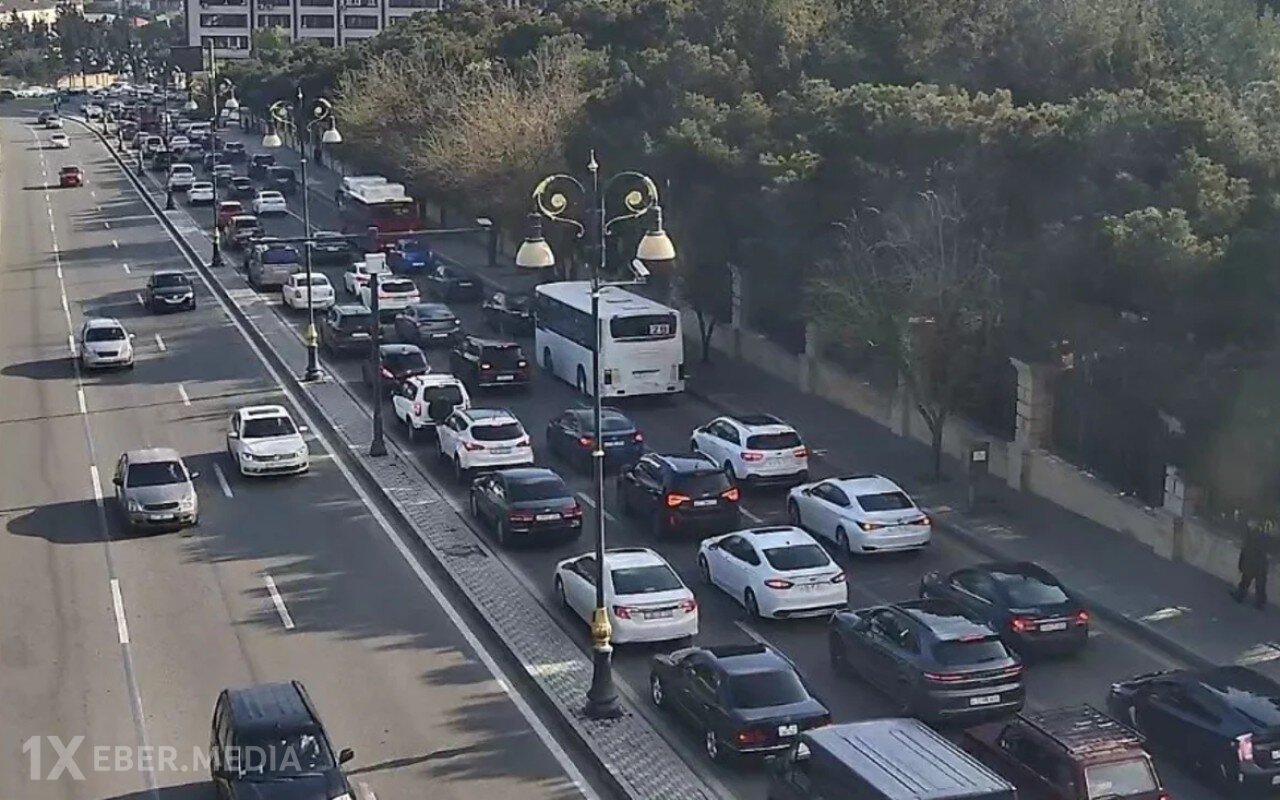 Bakının tıxaclı yolları - SİYAHI