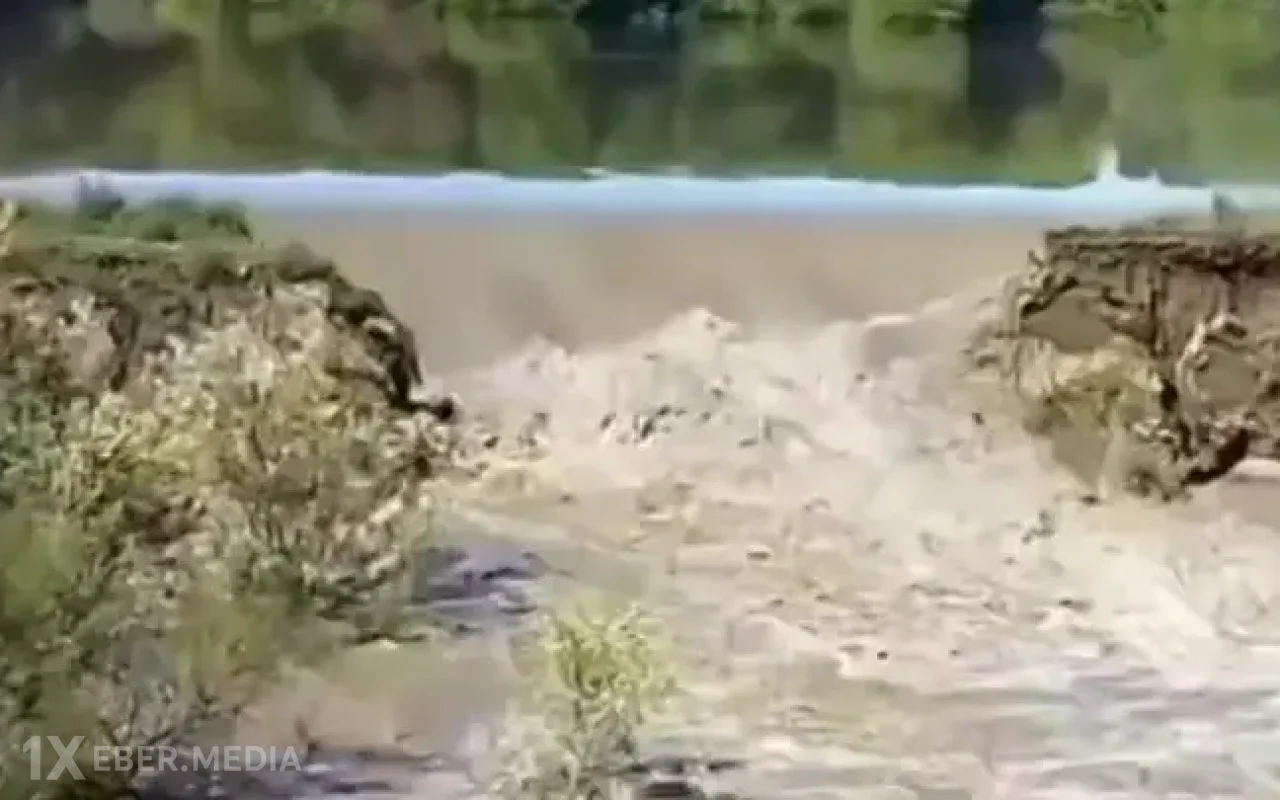 Ağcabədidə Kür çayı bəndi yarıb