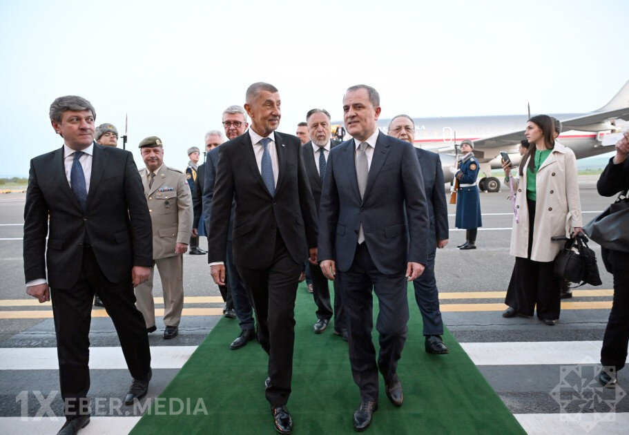 Babiş Azərbaycana gəldi