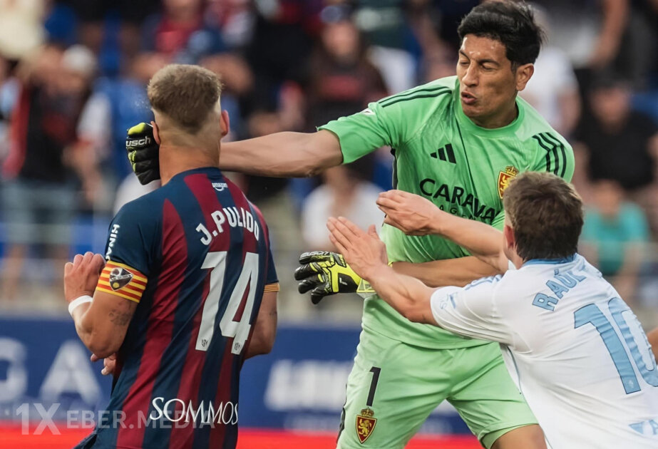 İspaniya çempionatında qalmaqal: Qapıçı qırmızı vərəqədən sonra rəqibinə yumruq vurub