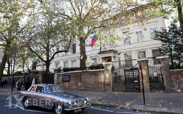 Rus diplomat Britaniyadan qovuldu
