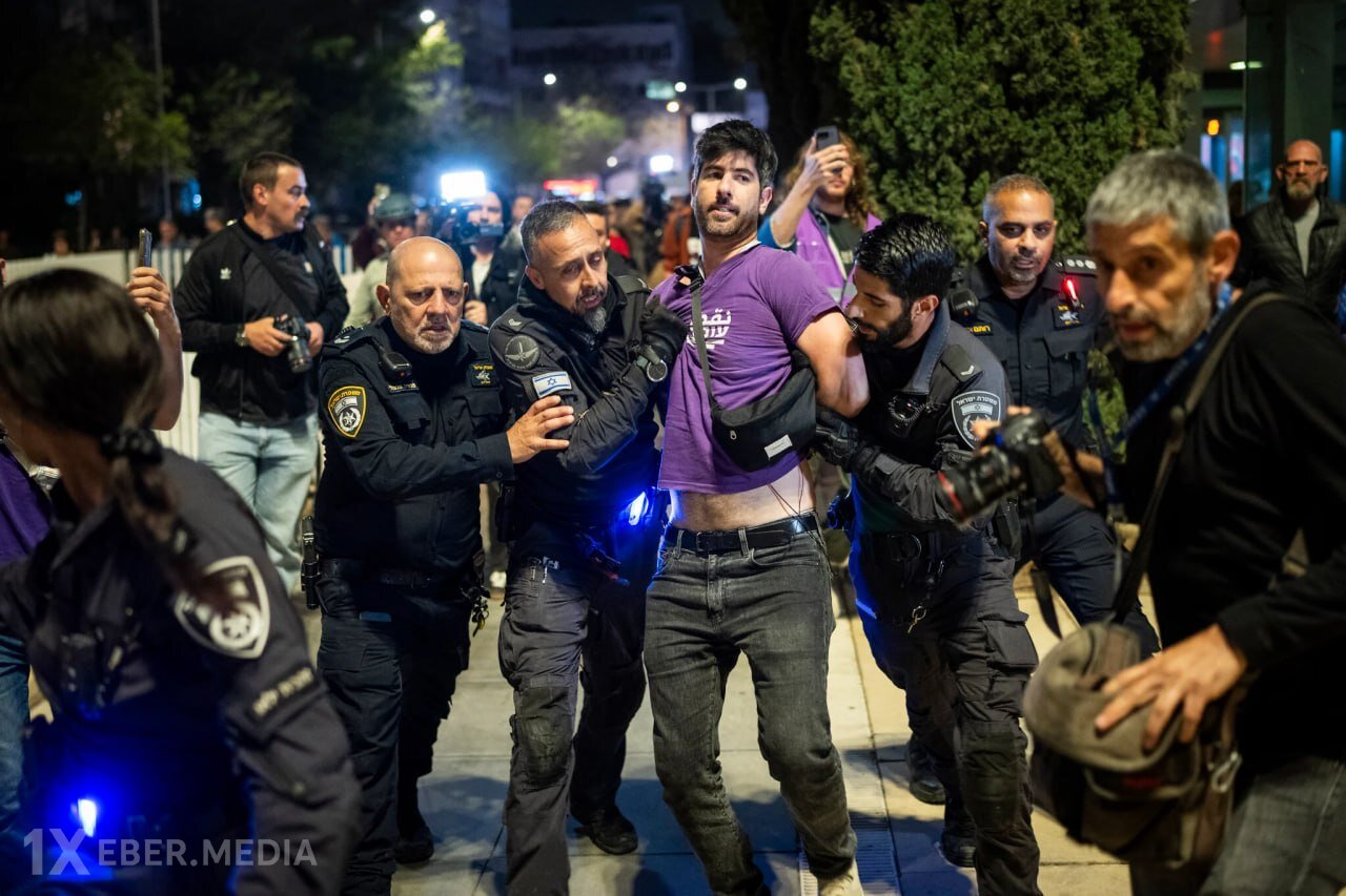 Polis Təl-Əvivdə müharibə əleyhinə keçirilən mitinqi dağıdıb