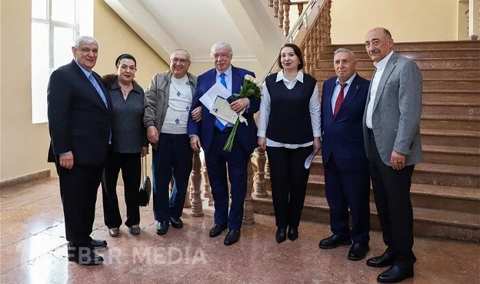 Əbülfəs Qarayev uzun müddət sonra göründü