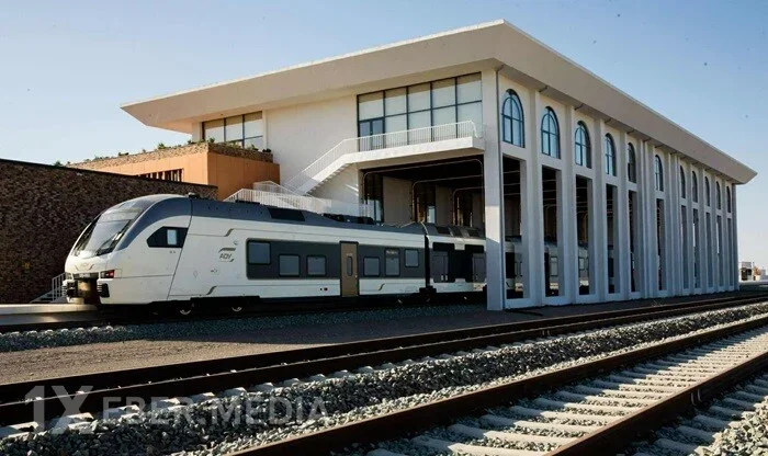 ADY Baş Ələt stansiyasında yolları yeniləyir