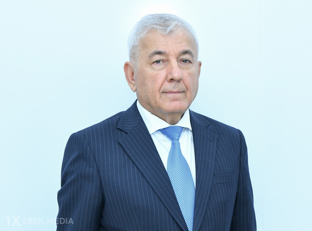 Yaqub Piriyev 45 min manatlıq benzin almaq istəyir