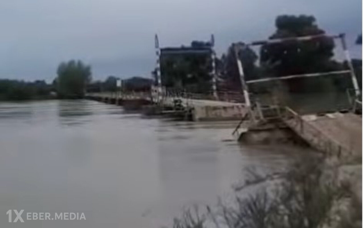 Kürün üstündəki ödənişli körpü dağıldı - Video