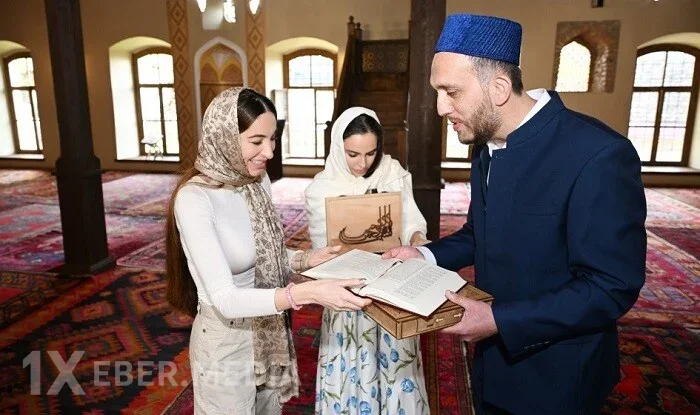 Leyla və Arzu Əliyevalara "Qurani-Kərim” hədiyyə olundu