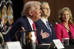 Tramp İranın "hər şeyə" razı olduğunu açıqladı