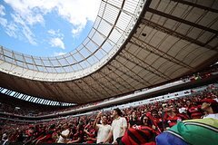 Braziliyada yarış zamanı stadionun damı yanıb