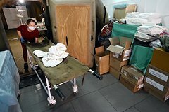 Rusiyalı komandir yaralı əsgəri Ukrayna Silahlı Qüvvələrinin hücumu altında 10 kilometr məsafəyə aparıb