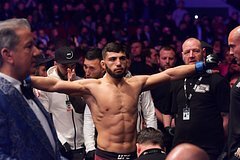 Rusiyalı UFC döyüşçüsü Amerika aviaşirkəti tərəfindən uçuşdan çıxarılmasının nəticələrindən danışıb